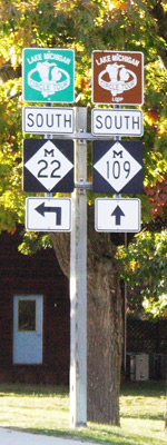 M-22 & M-109 junction route signage in Glen Arbor, Michigan